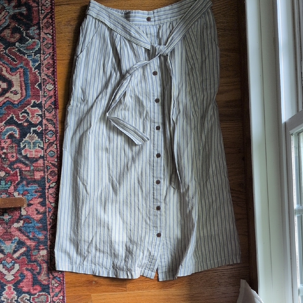 Elegant Striped Gray Midi Skirt